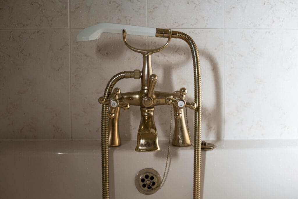Elegant gold bathtub faucet and handles
